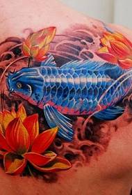 Tatuatge de calamar d'espatlles d'home