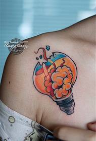Uzorak tetovaže žarulje u boji ramena
