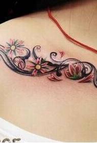 Vacker MM axel vacker färsk och vacker blomma vinstock tatuering bild
