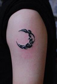 Ragazzi spalle bellissime immagini di tatuaggi totem lunari