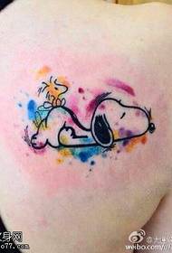 Maalattu söpö sarjakuvakoiran tatuointikuvio