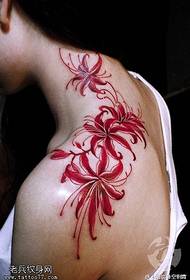 Modello di tatuaggio fiore rosso fiammeggiante dipinto