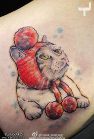 Слика рамена у боји мачке тетоважа