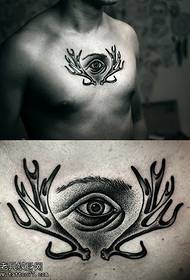 Klasikinis taurių akių tatuiruotės modelis