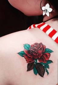 Bellezza spalle belle immagini di modelli di tatuaggi rose di bell'aspetto moda
