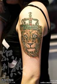 Majestætisk Lion King tatoveringsmønster