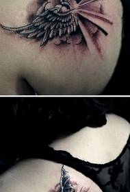 Paholaisen ja enkelin siipien tatuointikuvio