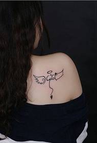 Immagine del modello del tatuaggio delle ali della spalla della ragazza