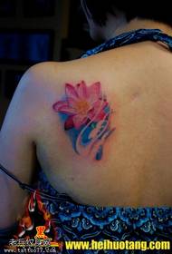 Ŝultro malgranda lotuso glamura rozkolora tatuaje