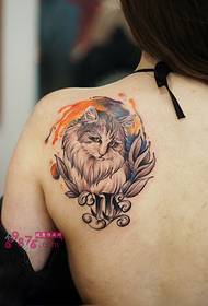 Skönhet gullig katt porträtt axel tatuering bild