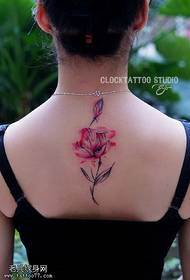Patrón de tatuaxe floral fresco de tinta
