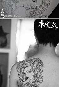Гламурозна висока ладна рамо Медуза шема на тетоважи