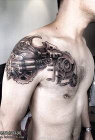 Modello di tatuaggio meccanico sulla spalla