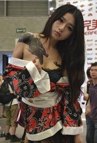 Advertising beautiful beauty shoulder domineering black dragon tattoo pictures