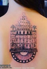 ein spektakuläres burg tattoo muster