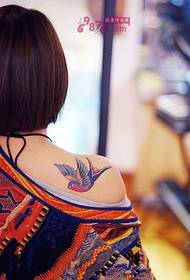 Creative beauty fragrant shoulder swallow tattoo picture