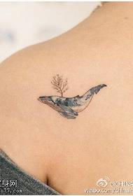 Modellu di tatuaggio di delfina tinta
