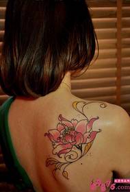 Szexi illatos váll lótusz tetoválás képe