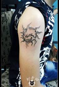 Vystrašený vzor tetovania zlého boha slnka