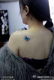 Vlinder op de schouder, blauwe glamourtattoo