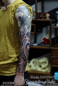 Tradicinis klasikinis gėlių rankos tatuiruotės tatuiruotės modelis
