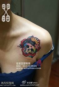 Modello tatuaggio teschio colorato