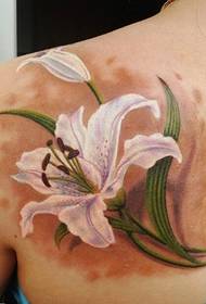 Kecantikan bahu indah mencari gambar tato lily berwarna-warni