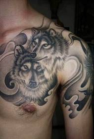 Seuns lyk mooi wolf tatoeëermerk