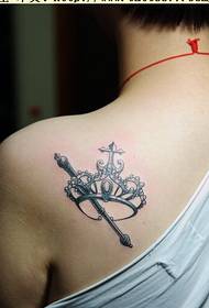 Personalidade de patrón de tatuaje de coroa de ombreiro para gozar de imaxes