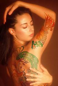 Hermosa fermosa muller ombros fermosos clásicos cadros de tatuaxes de fénix