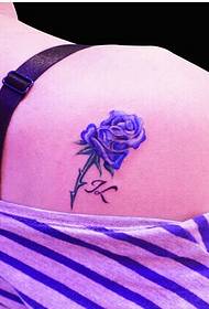 美麗的女孩芬芳的肩膀美麗性感的紫色玫瑰紋身圖片