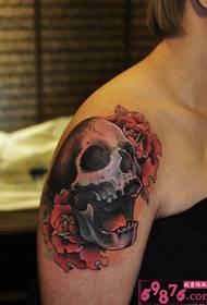 Evropské a americké lebky růže tetování ramenní obrázky