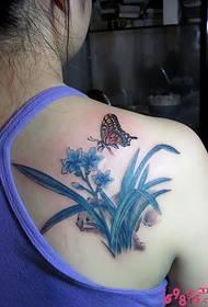 Butterfly påskelilje tatoveringsbilde bak skulder