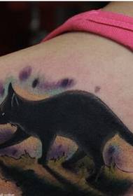 Flickas axlar kan ses katt tatuering mönster bilder