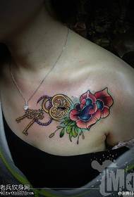 Schulterfarbe Rose Tastensperre Tattoo-Muster