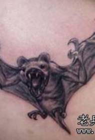 Tatuaggio pipistrello bellezza spalla