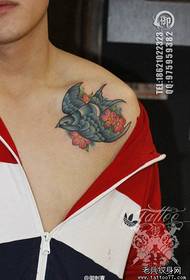 Shoulder color personality swallow tattoo pattern