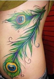 il modello del tatuaggio della piuma grande colorato in vita funziona