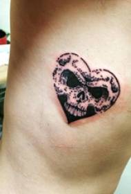 Странична талия татуировка мъжко момче странична талия върху черна татуировка във формата на сърце