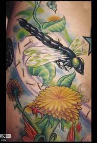 trollslända blomma tatuering mönster