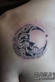 Bhegi totem mwedzi tattoo