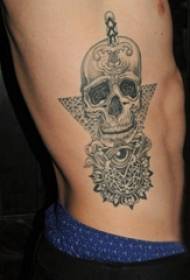 Sānu vidukļa tetovējums vīriešu zēna sānu vidukļa vaniļas ziedu un tetovējuma attēls