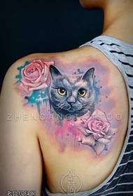Patrón de tatuaje de rosa de gato de cor de ombreiro feminino