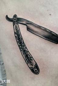 juosmens žirklės tatuiruotės modelis