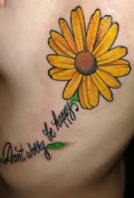 Foto di tatuaggio a vita laterale Foto di ragazza in vita su tatuaggio inglese e fiori