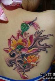 Tatù flùr lotus dath gualainn bòidhchead