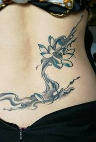 sexy dívčí pas zpět s květinový vzor tetování
