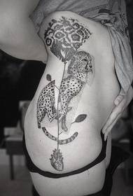 გვერდითი წელის ეკლის tattoo პიროვნების ლეოპარდის tattoo ნიმუში
