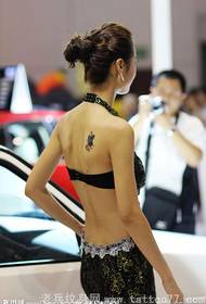 Model kereta bintang bahu gambar tatu rama-rama