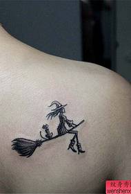 Modello di tatuaggio strega spalla